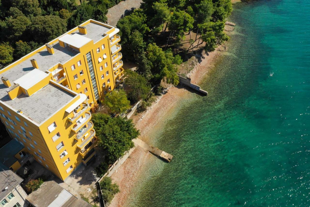 Caisa Classic Beachfront Appartamento